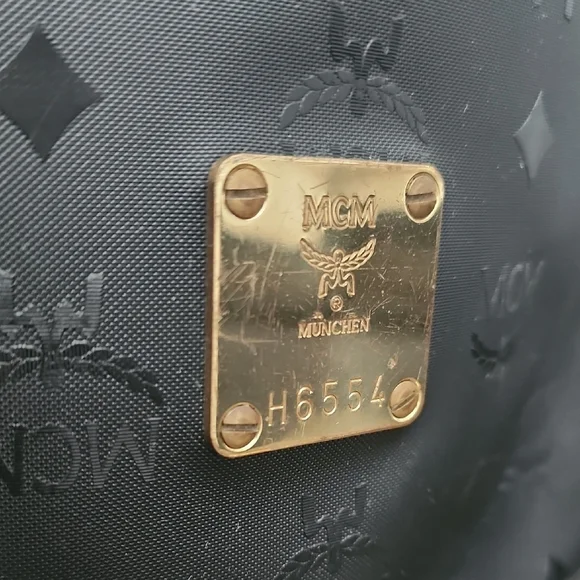 MCM Black Shoulder Bag with Drawstring Closure, Vintage Pre-owned - Picture 4 of 17